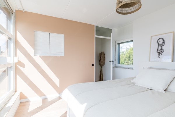 Foto - Verkocht onder voorbehoud: Instapklare ruime tussenwoning uit 1997 met 3 slaapkamers, moderne badkamer, tuin en garage in Heerlen